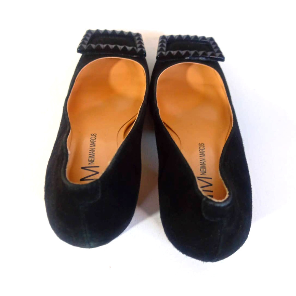 Neiman Marcus Women Sz 7 Black Leather Pumps Oversized Black Studded Buckle - Picture 4 of 8